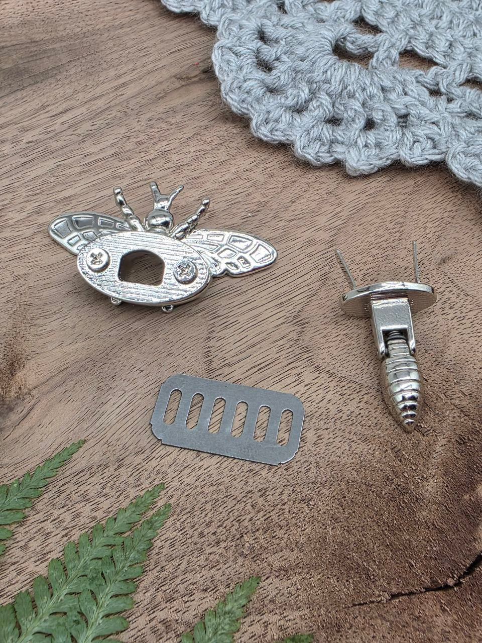 Metal “Bee” Clasp (silver)