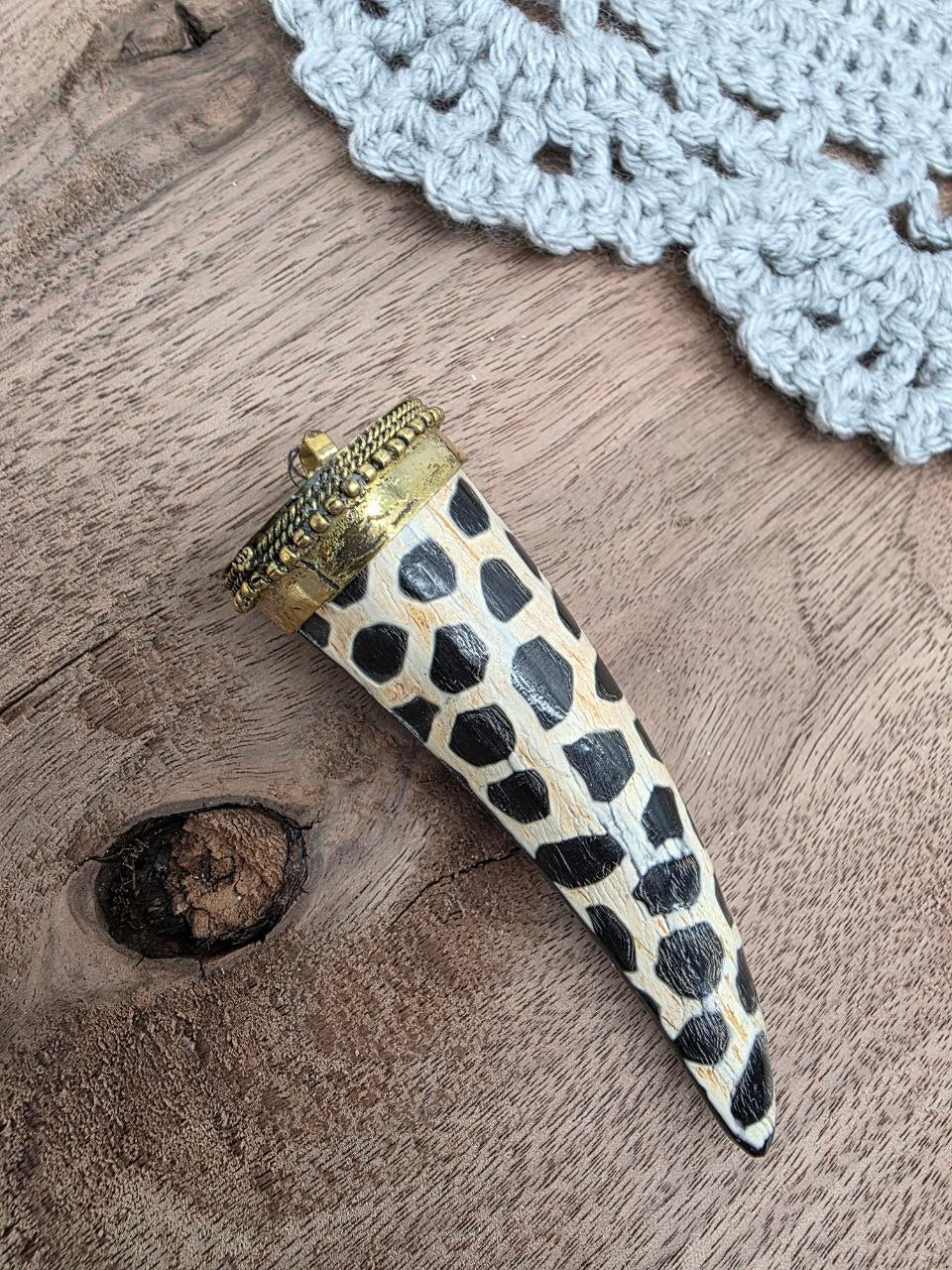 Large Leopard Horn Pendant – 10 cm