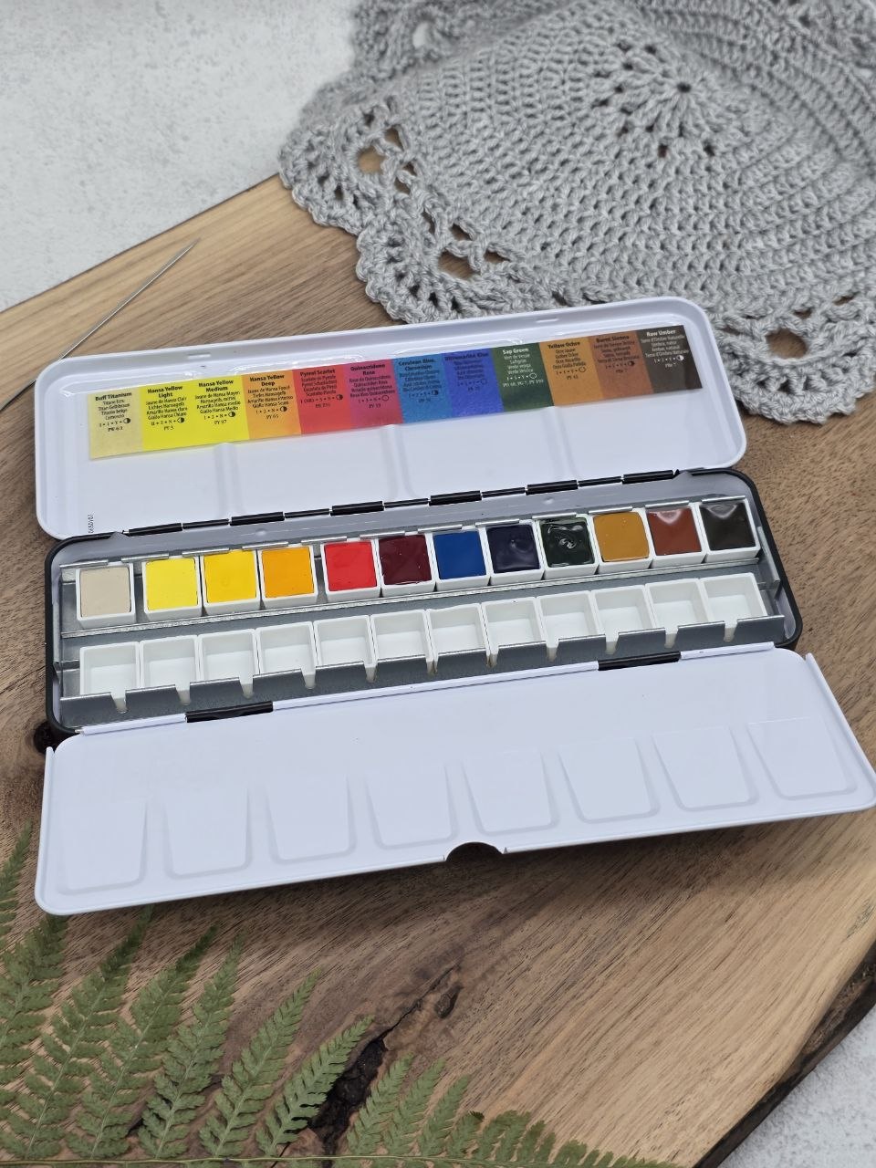 Daniel Smith Extra Fine Watercolors — 12 Half Pan Set in Metal Box