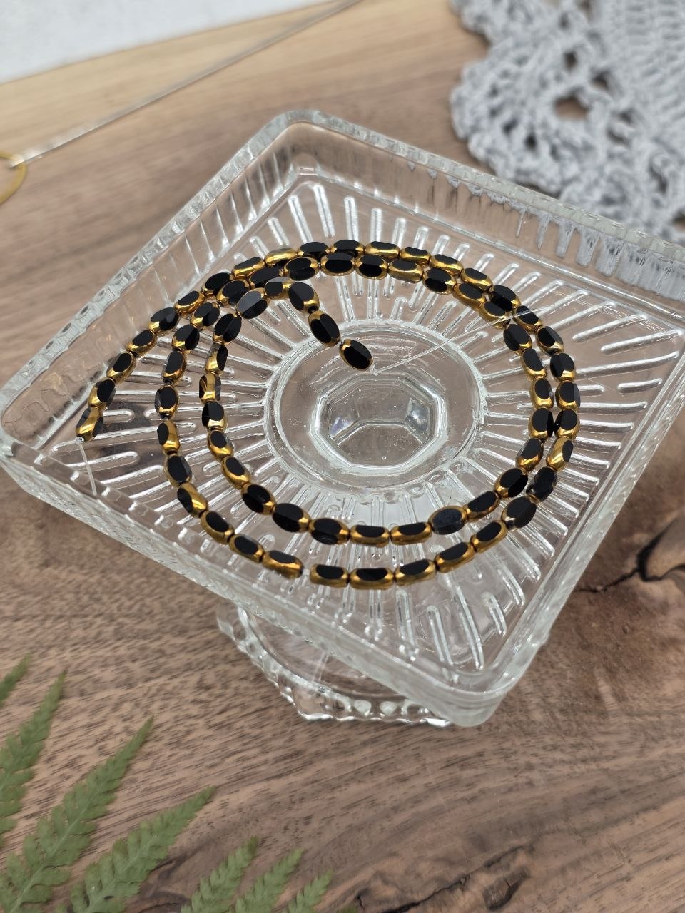 Metallic Glass Oval Beads – Black & Gold – 4 × 6 mm – 70 pcs