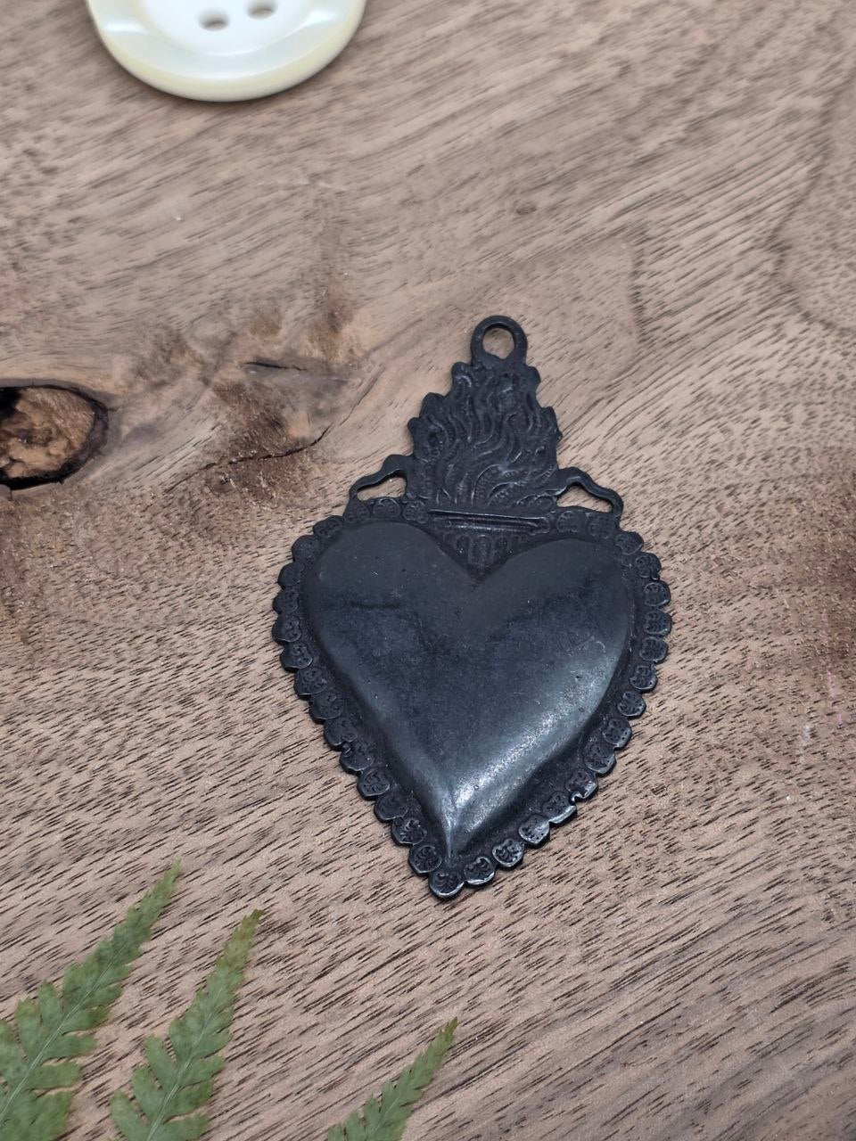 Sacred Heart Metal Pendant – Black Gunmetal, 70 × 45 mm