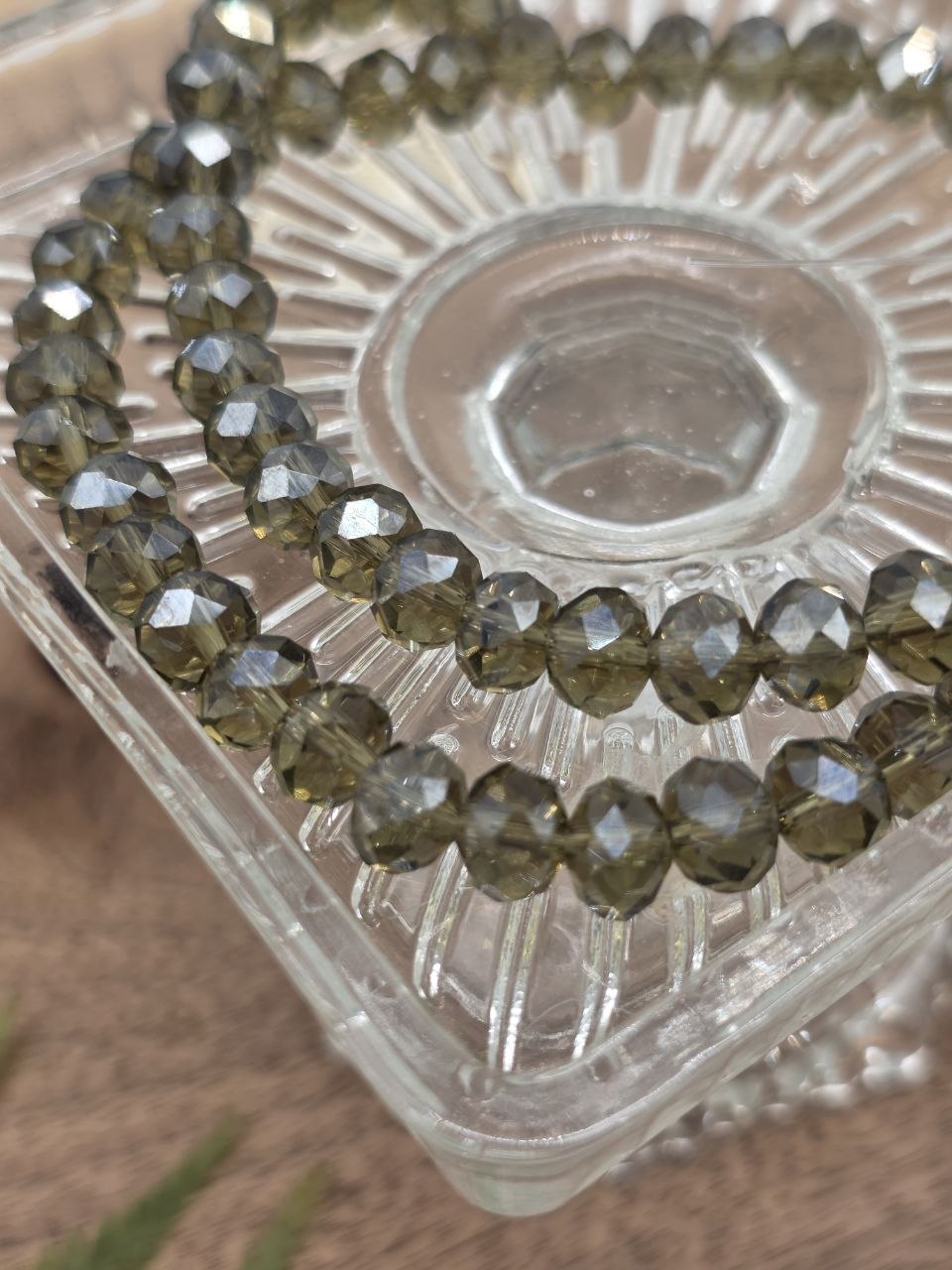 Forest Warden – Faceted Glass Beads 8 mm (60 pcs)