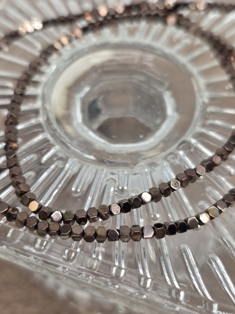 Natural Hematite Hexagon Cube Beads 2 mm – Spellsteel – Approx. 39 cm Strand