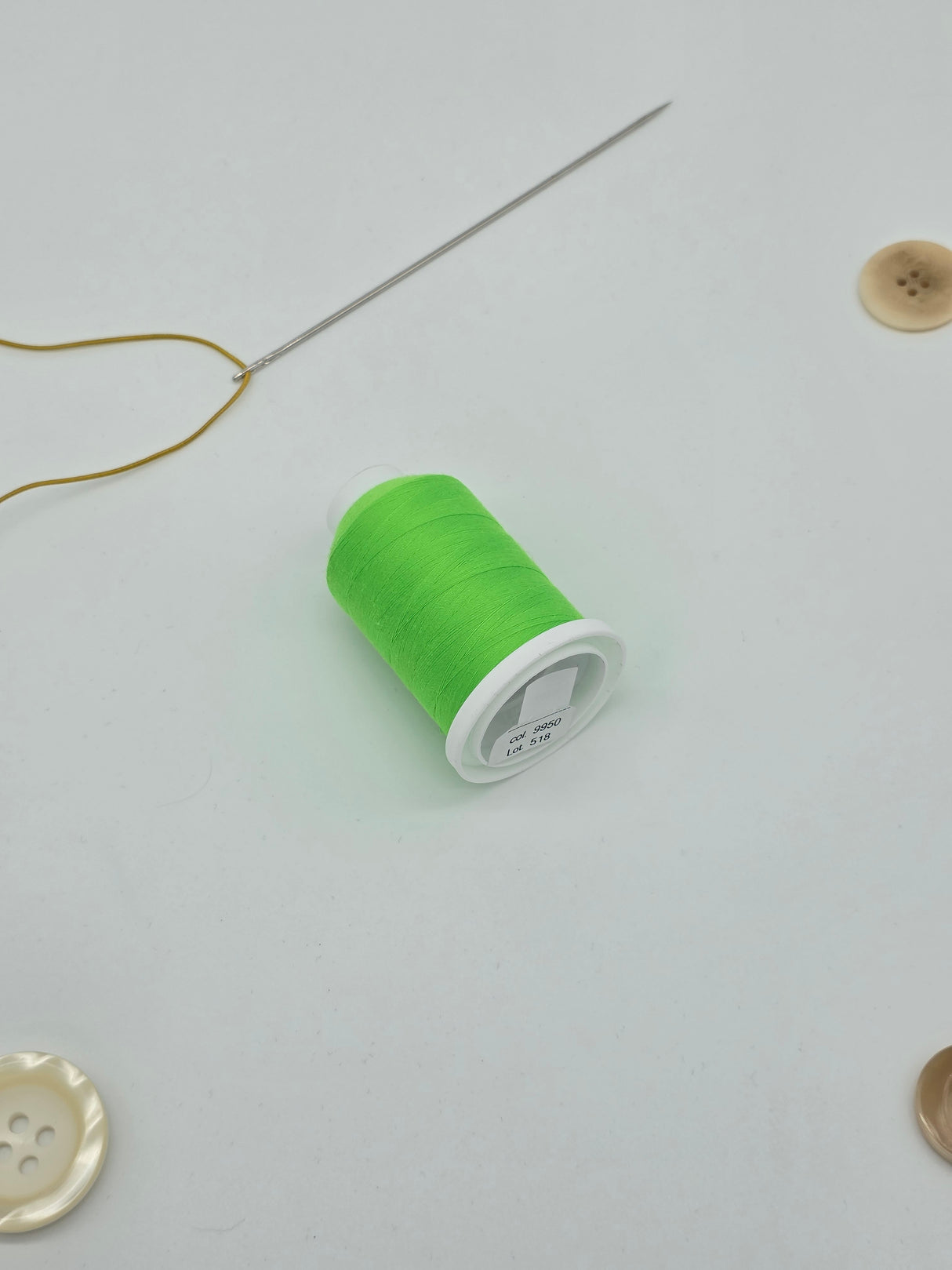 Madeira Aerolock Overlock Thread col. 9950