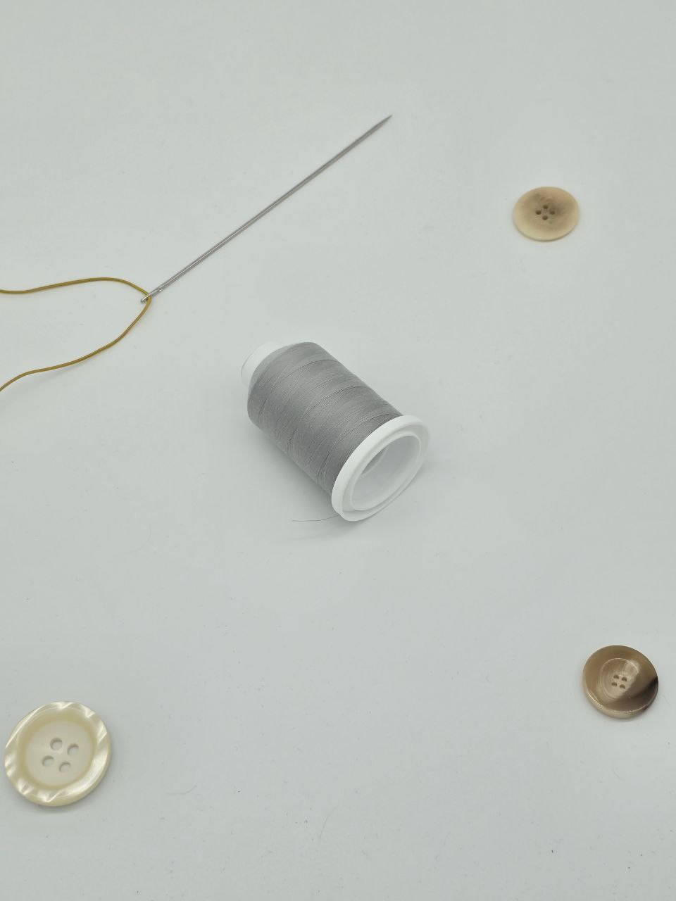 Madeira Aerolock Overlock Thread col. Gray