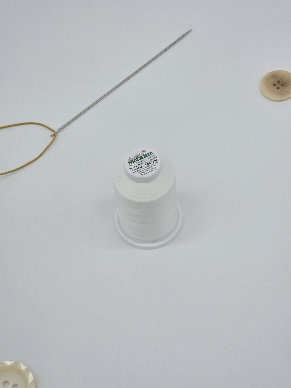 Madeira Aerolock Overlock Thread col. White
