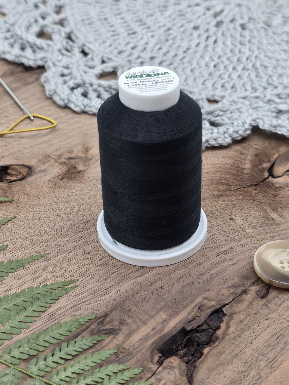Madeira Aerolock Overlock Thread col. Black