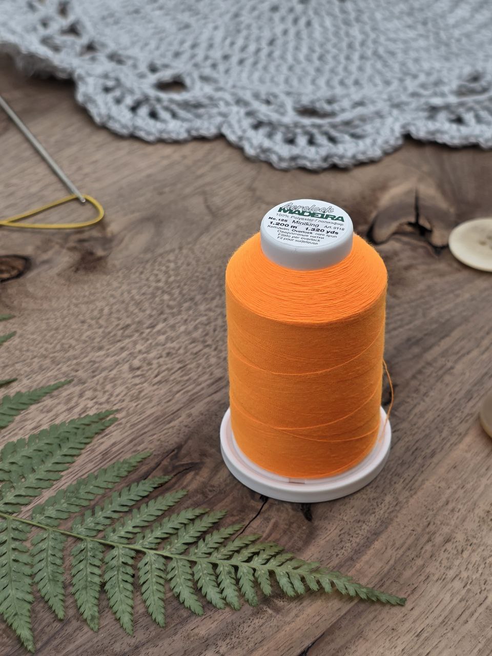 Madeira Aerolock Overlock Thread col. 9937
