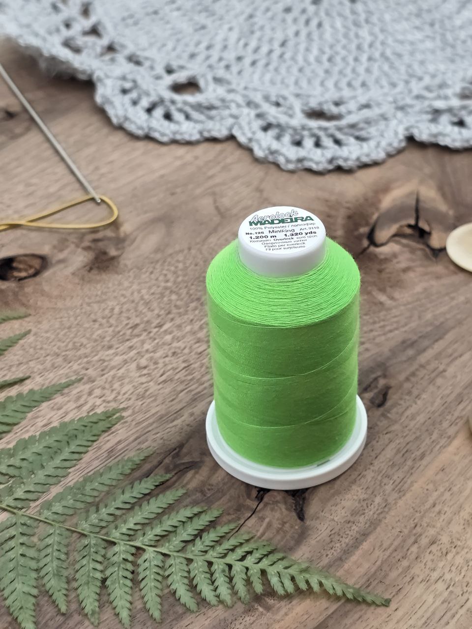 Madeira Aerolock Overlock Thread col. 9950