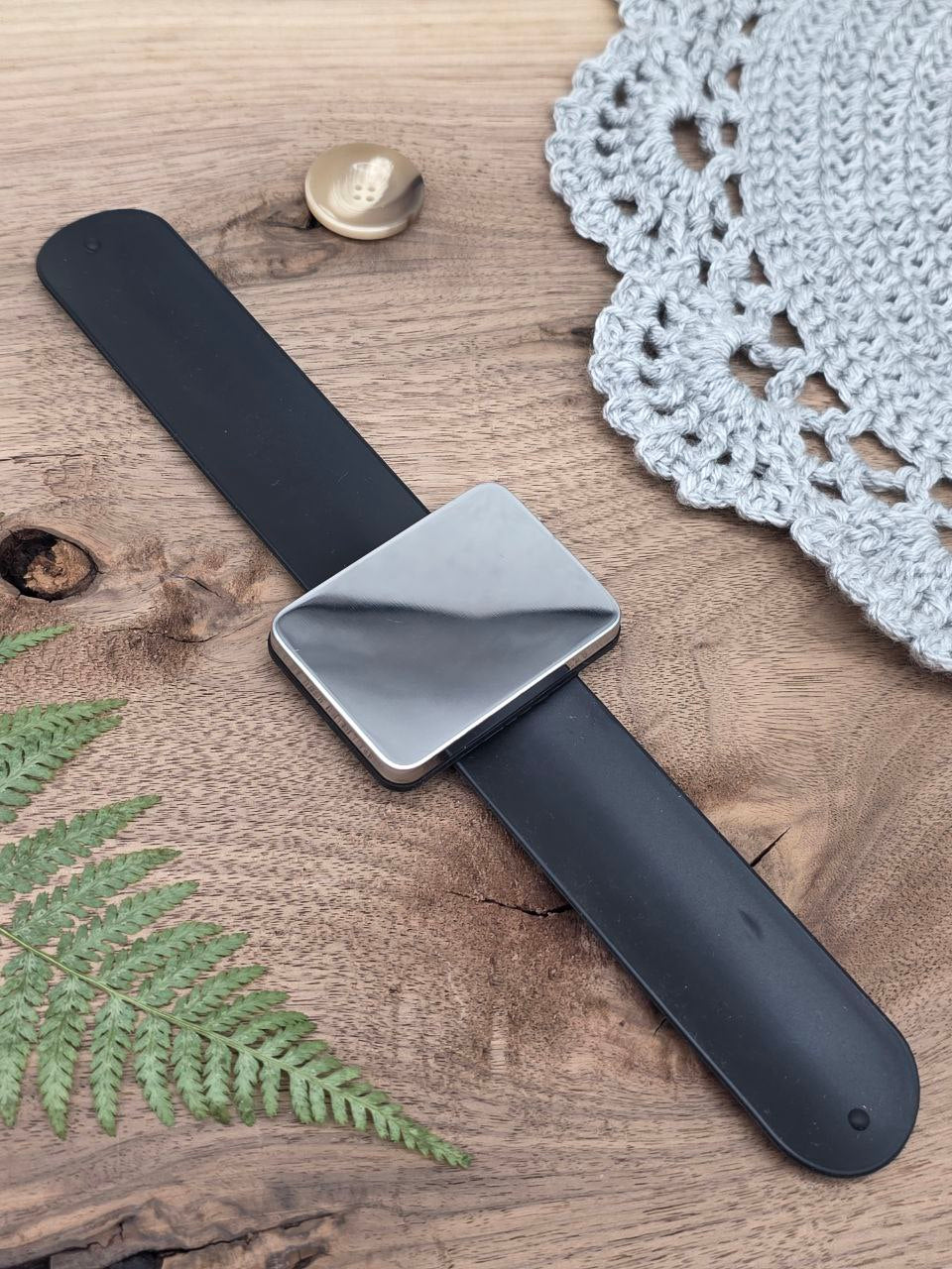Magnetic Wrist Pincushion Bracelet – Black