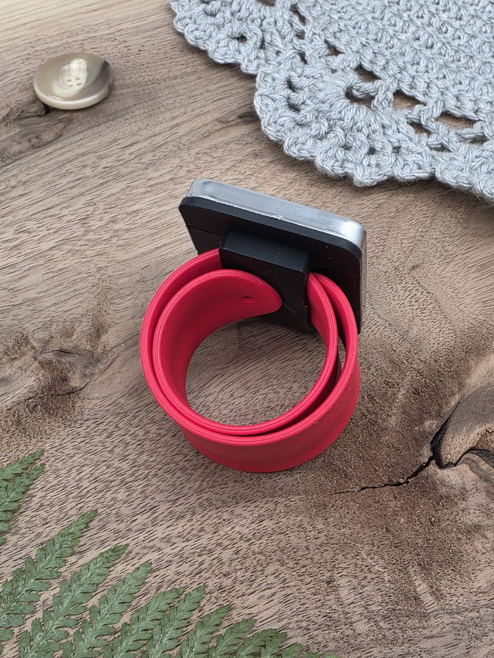 Magnetic Wrist Pincushion Bracelet – Red