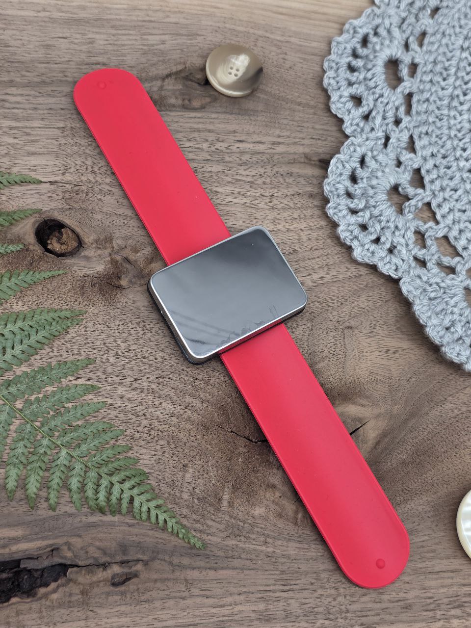 Magnetic Wrist Pincushion Bracelet – Red