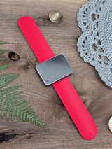 Magnetic Wrist Pincushion Bracelet – Red