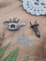Metal Bee Clasp (black)