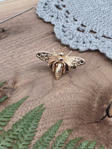 Metal Bee Clasp (gold)