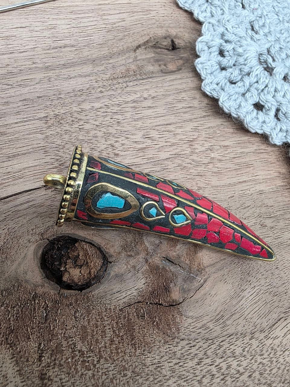 Large Mosaic Horn Pendant – Red & Turquoise – 7 cm