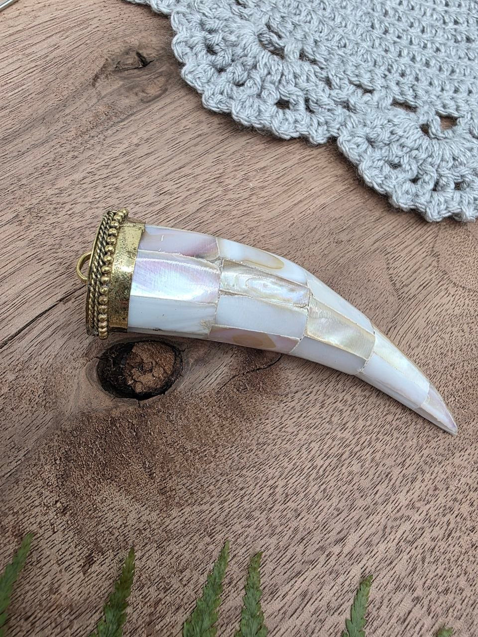 Large Mother of Pearl Horn Pendant – 10 cm