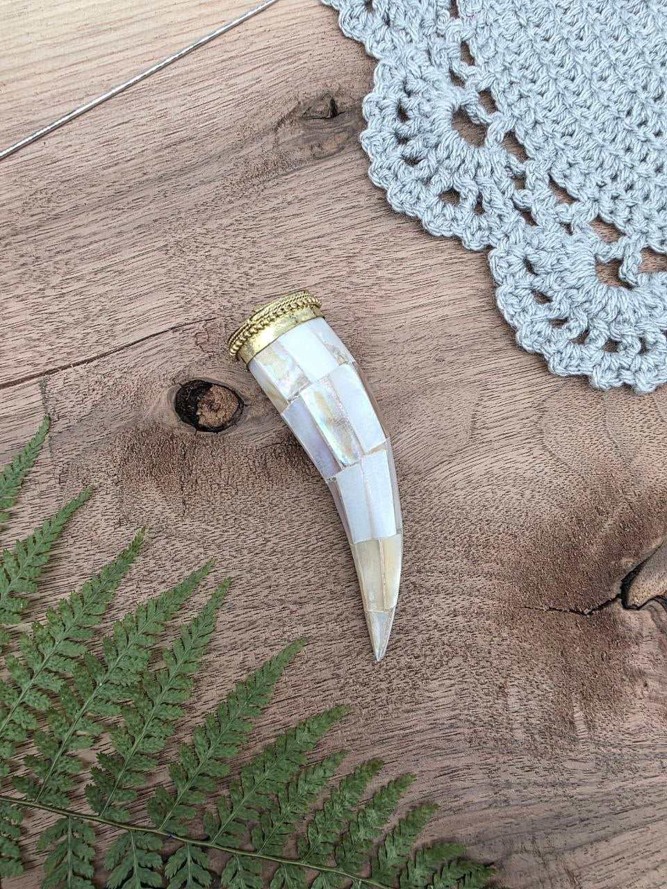 Large Mother of Pearl Horn Pendant – 10 cm