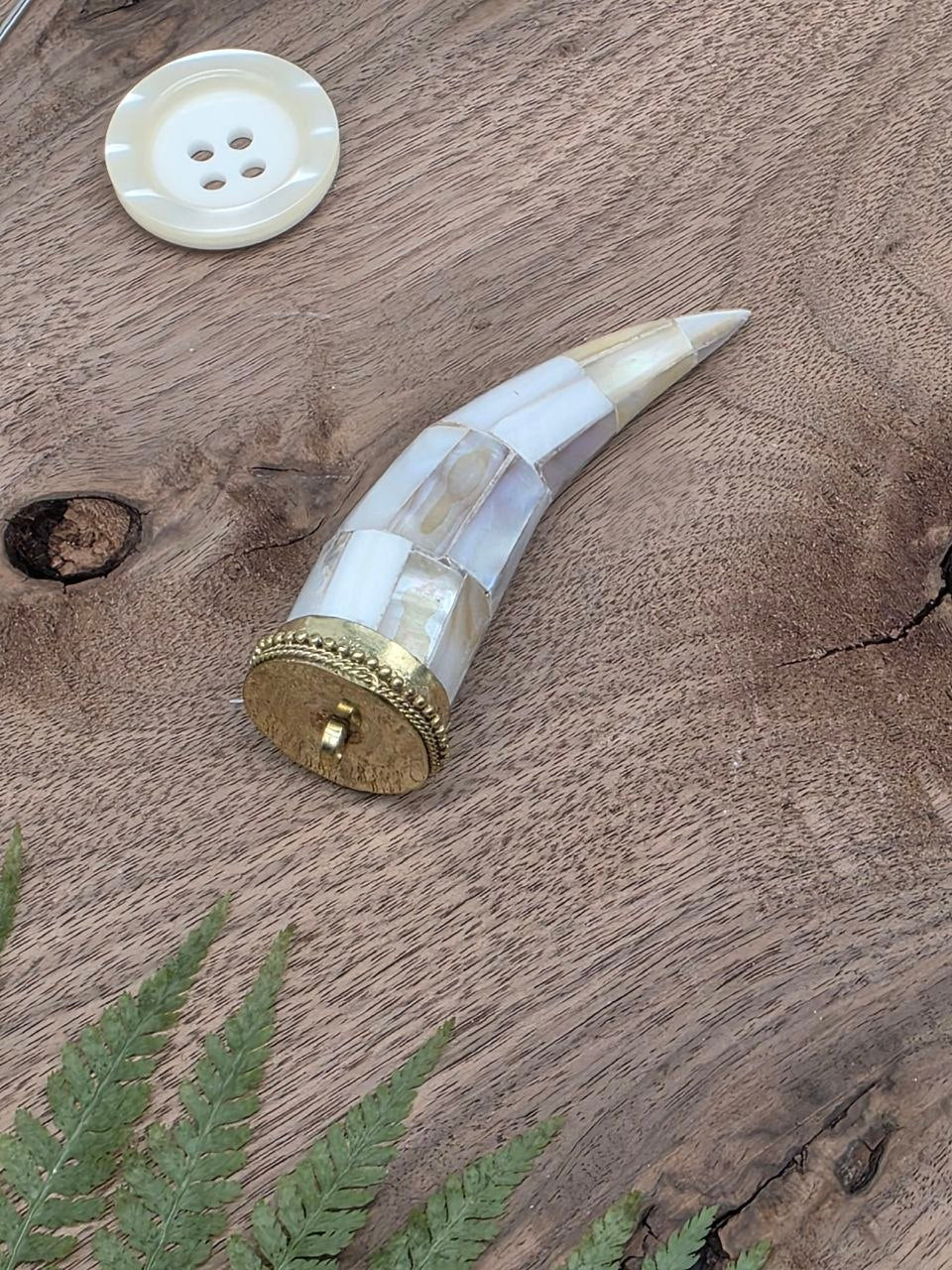 Large Mother of Pearl Horn Pendant – 10 cm