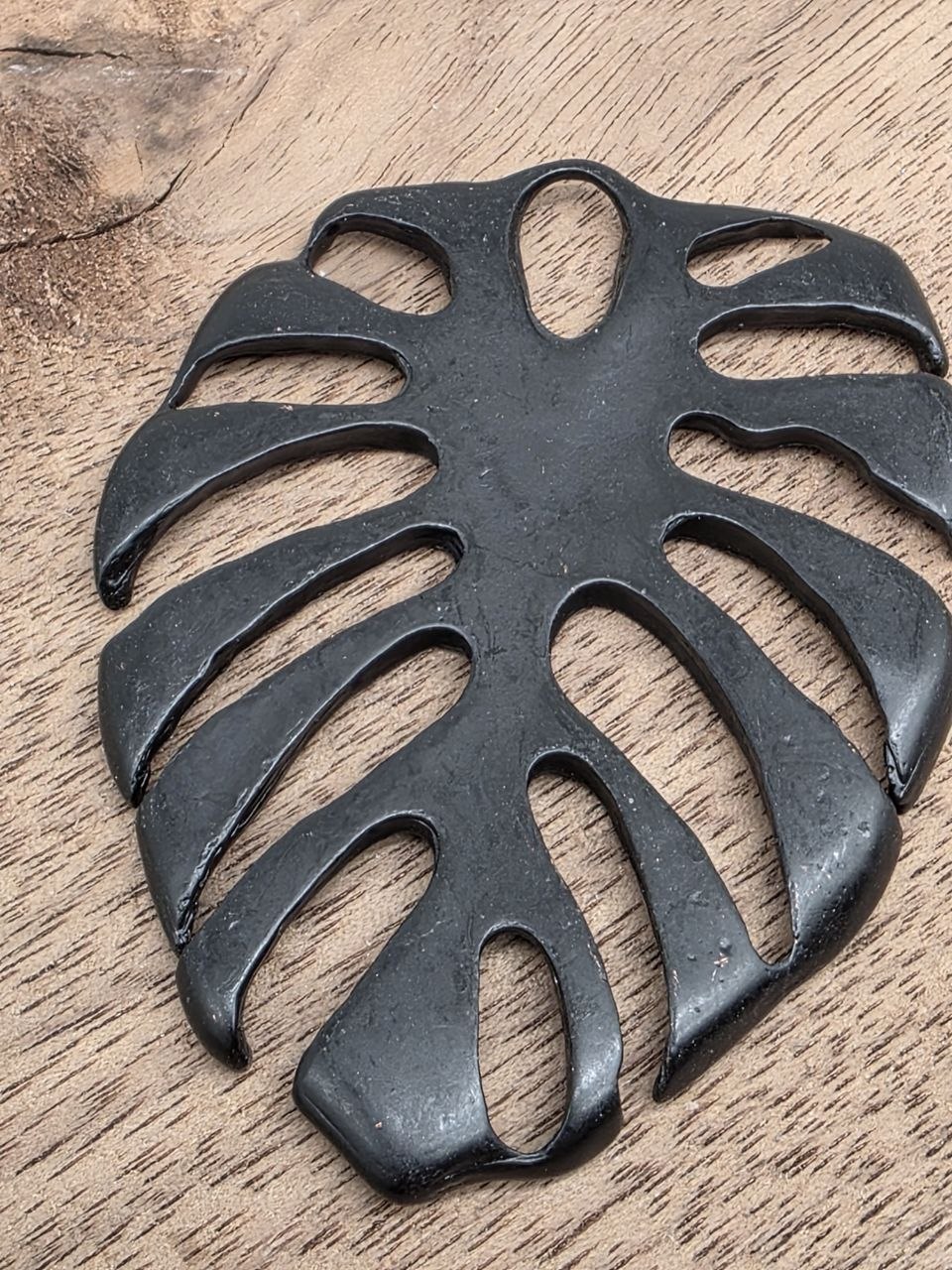 Large Monstera Leaf Pendant – Matte Black