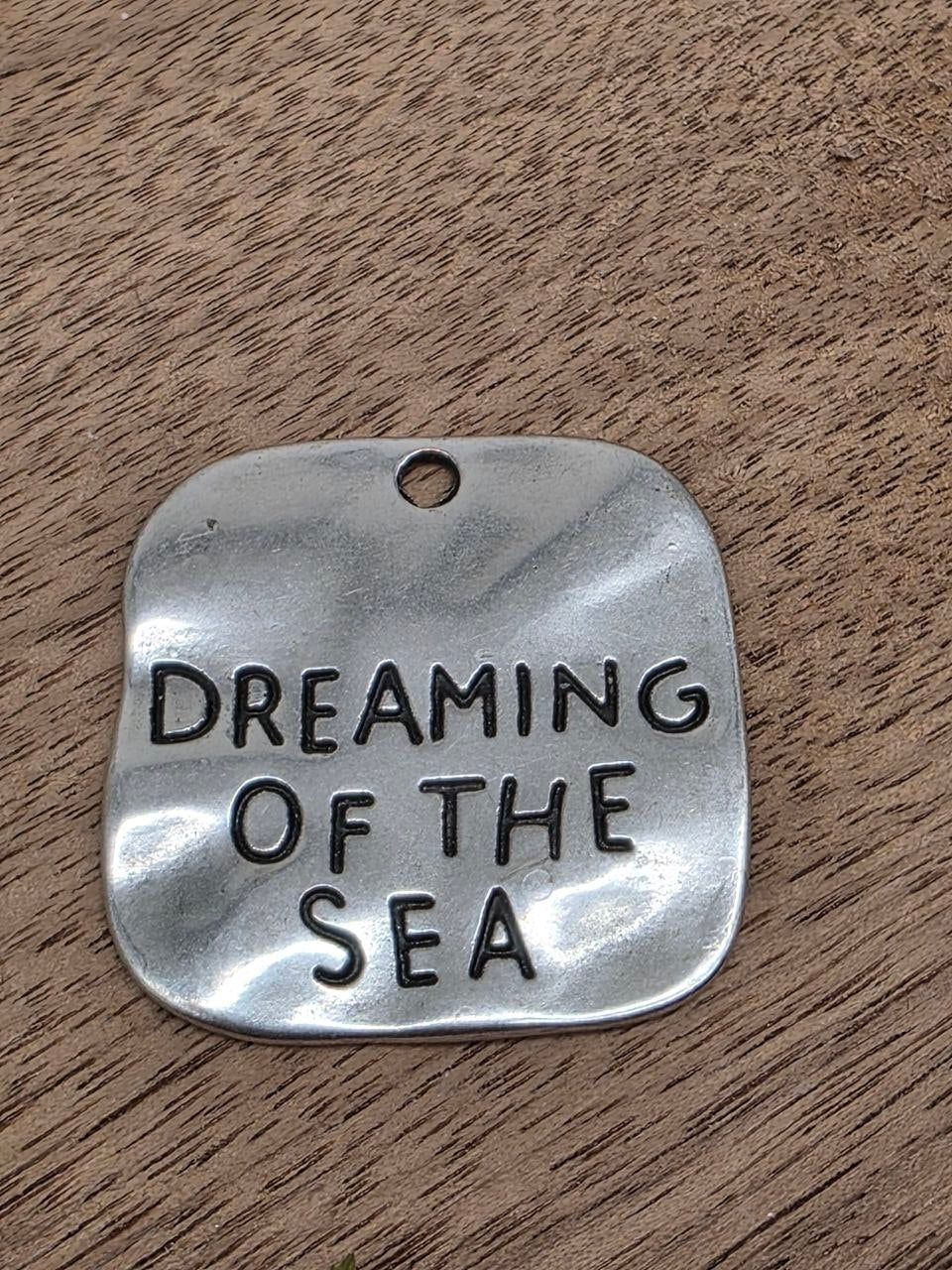 Vintage Style Metal Pendant "Dreaming of the Sea" – Silver, 25 mm