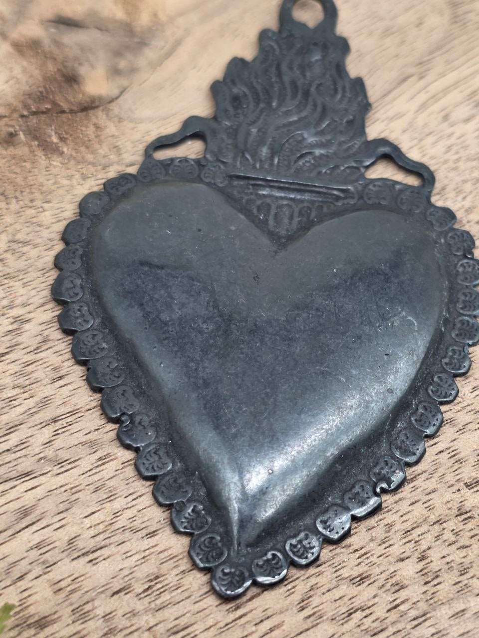 Sacred Heart Metal Pendant – Black Gunmetal, 70 × 45 mm