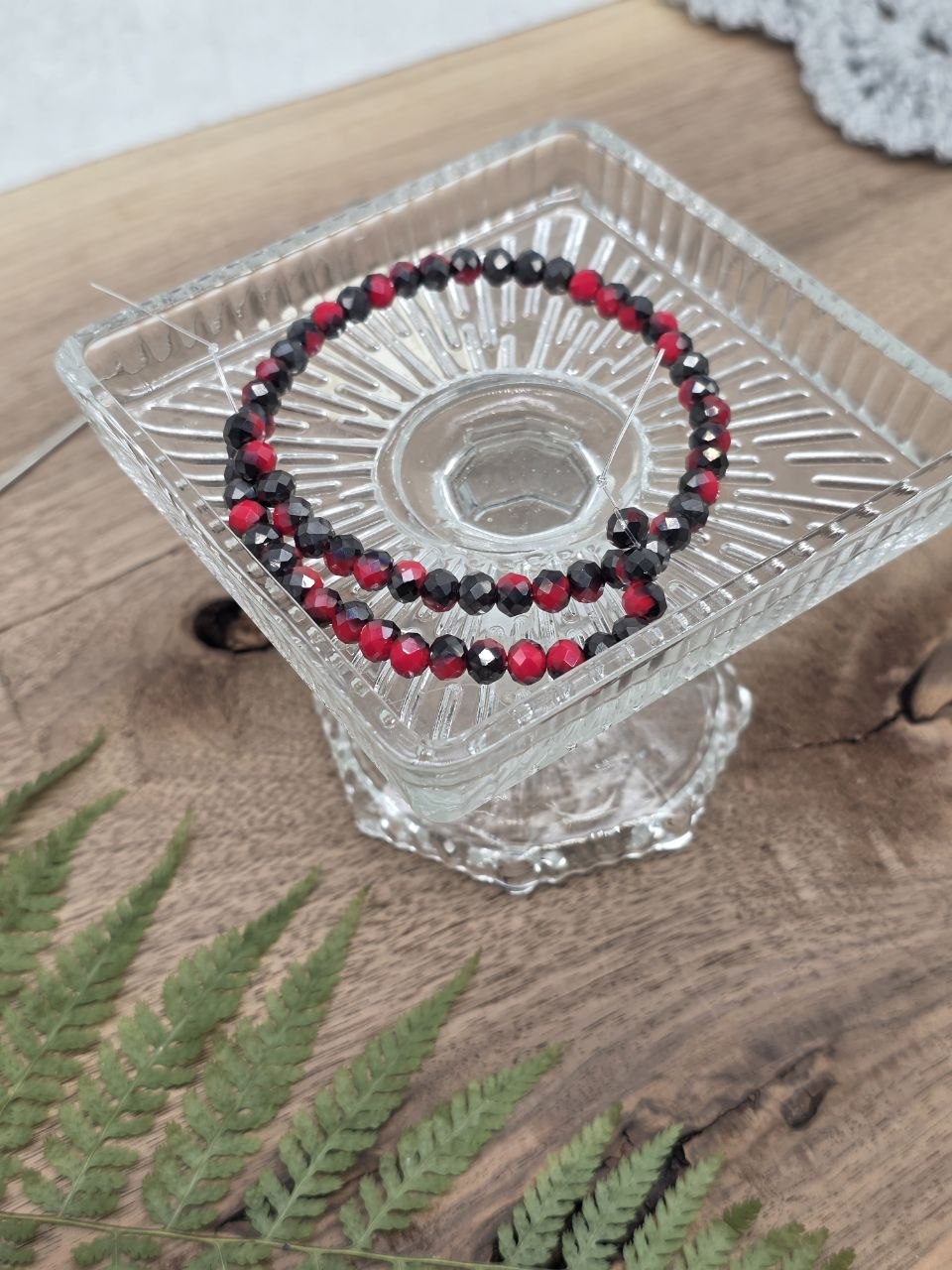 Faceted Glass Beads 6 mm – Red & Black Mix – 60 pcs