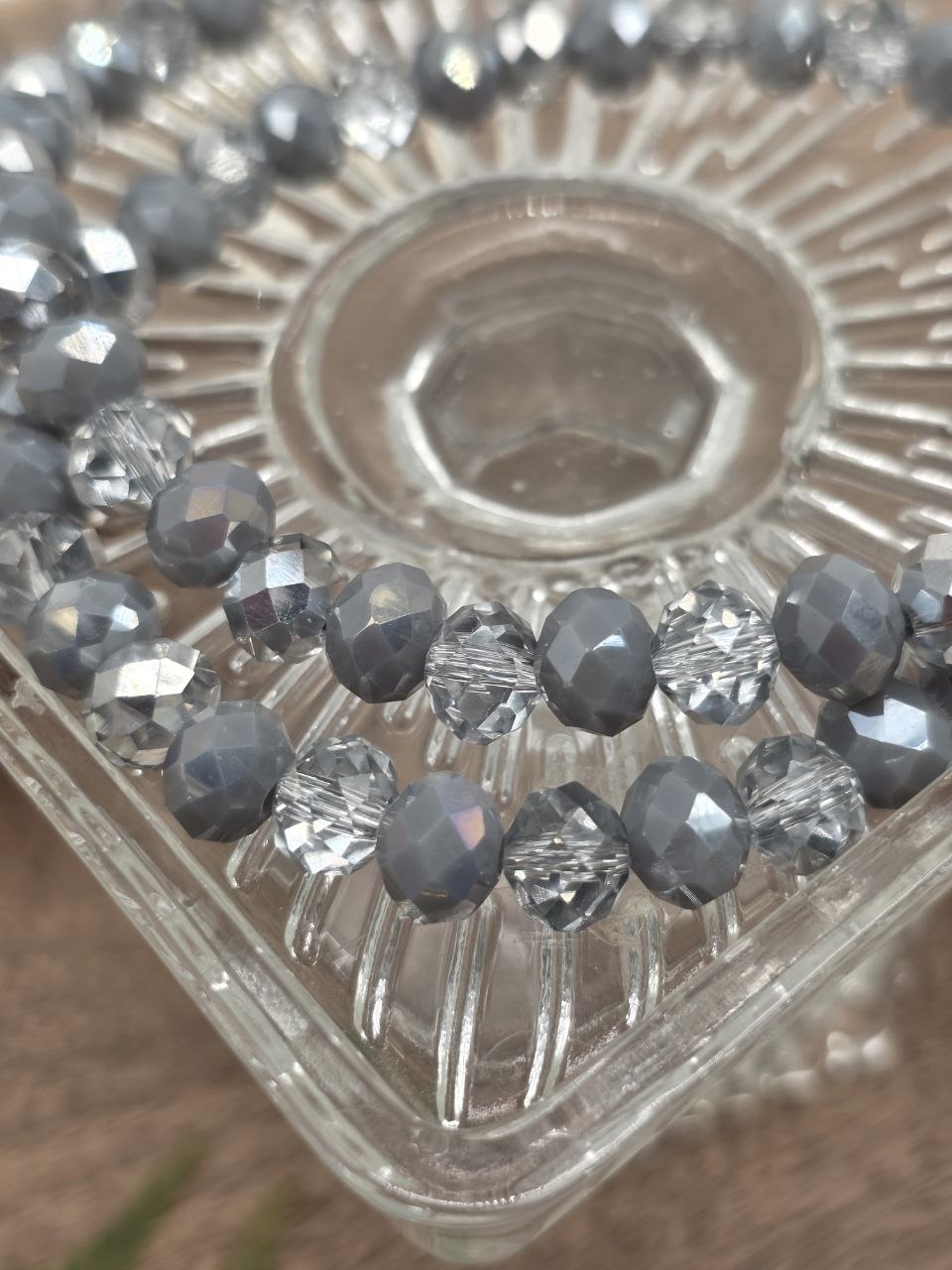 Winter Veil – Faceted Glass Beads 8 mm (60 pcs)