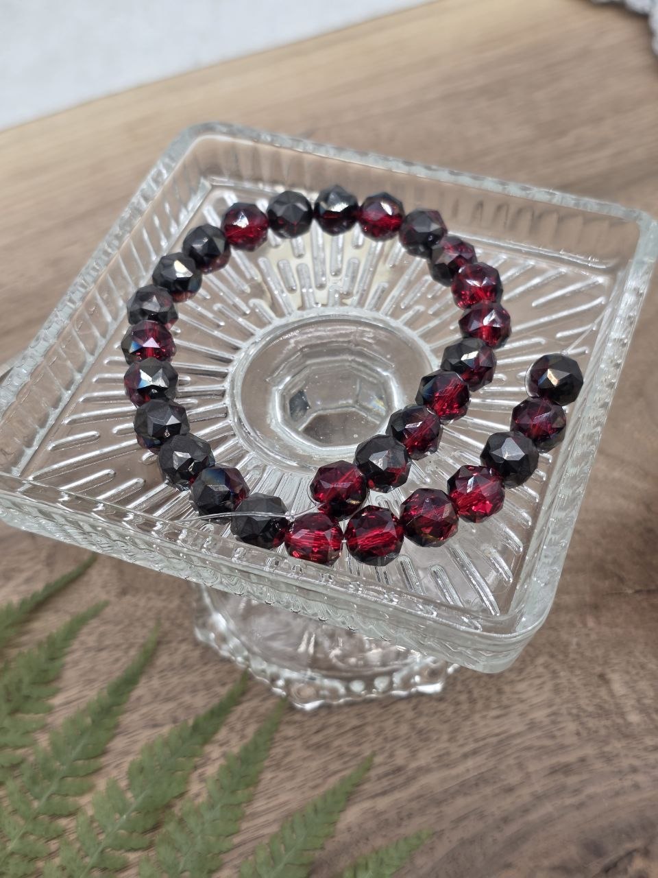 Red & Black Mix – Faceted Glass Beads 10 mm (30 pcs)