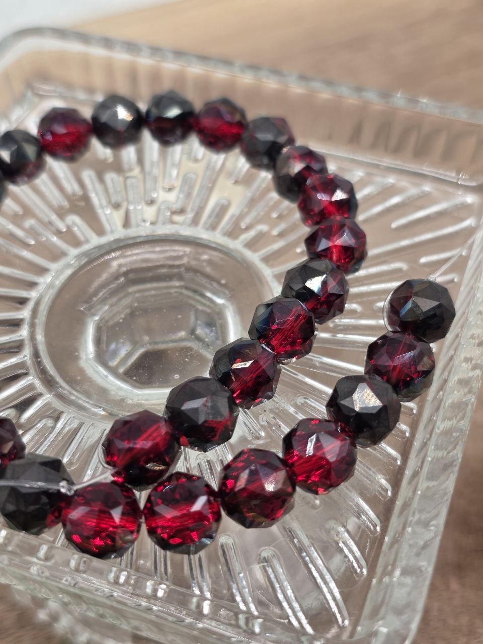 Red & Black Mix – Faceted Glass Beads 10 mm (30 pcs)