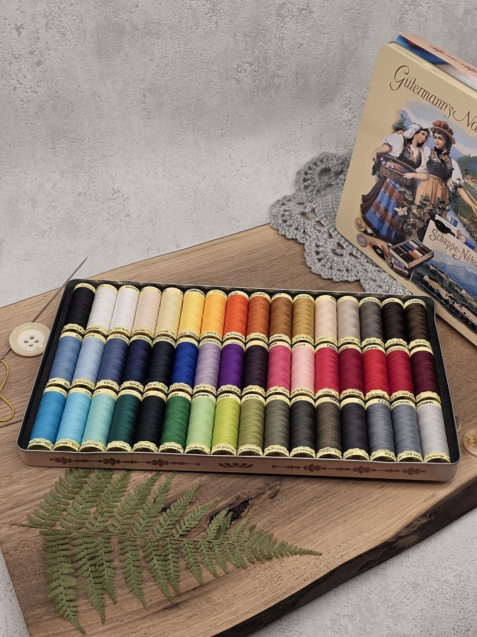 Gütermann Nostalgic Sew-All Thread Set – 48 × 100 m in Vintage Metal Box